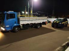 Casal de estelionatários é preso e caminhão recuperado após golpe do envelope vazio