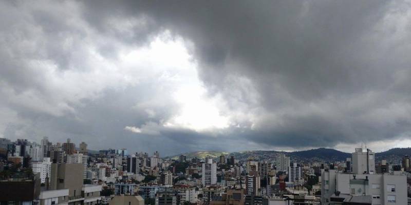 Frente fria avança e temperaturas caem no RS neste domingo