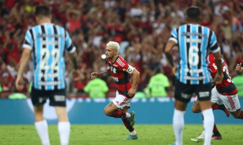 Com pênalti polêmico, Bahia perde para o Flamengo no Maracanã