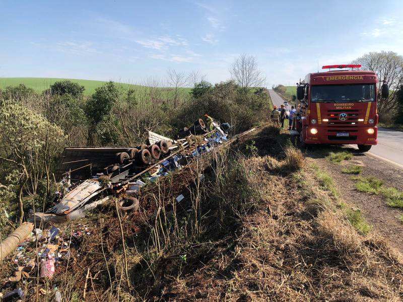 Acidente na BR 285 deixa motorista de carreta ferido