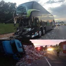 Acidente de trânsito entre ônibus e caminhão deixa um morto na Freeway  em Santo Antônio da Patrulha