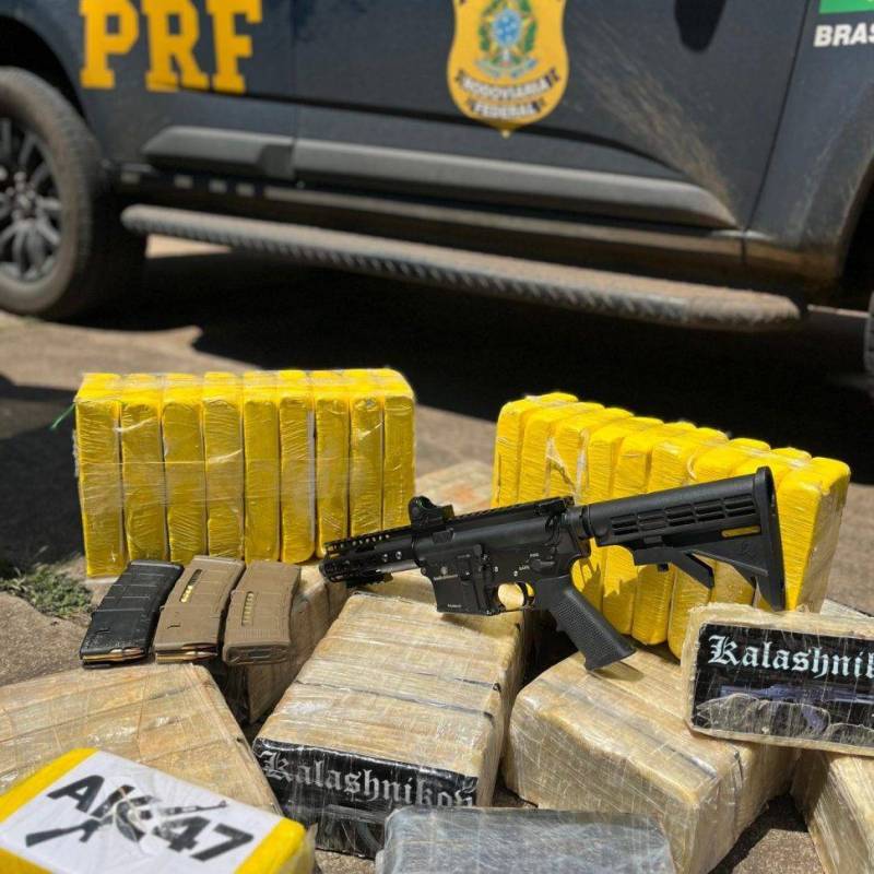 PRF prende traficantes transportando droga com fuzil pronto para atirar junto a BR-386