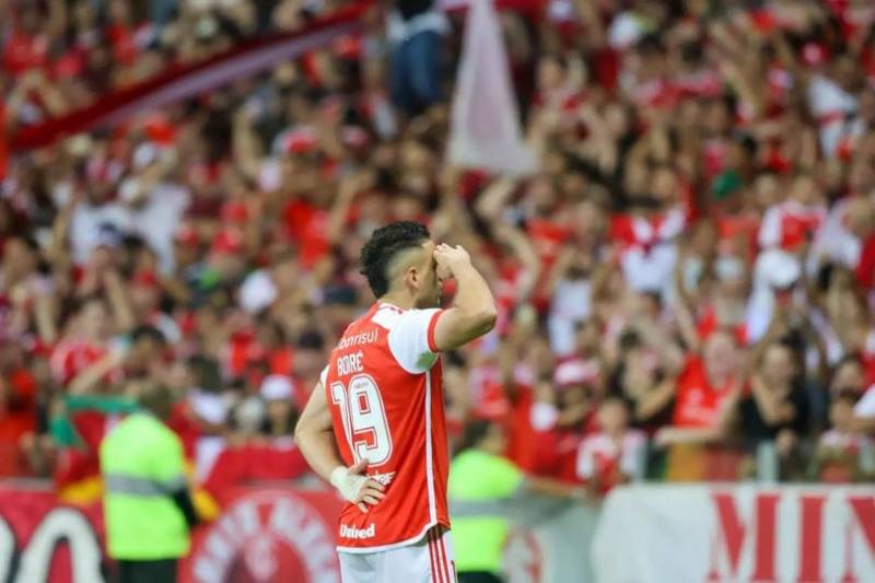 No Beira-Rio, Inter vence o Fluminense por 2 a 0 e entra no G4 do Campeonato Brasileiro