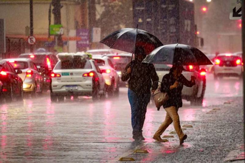 Chuva deve ser volumosa no RS nesta terça-feira