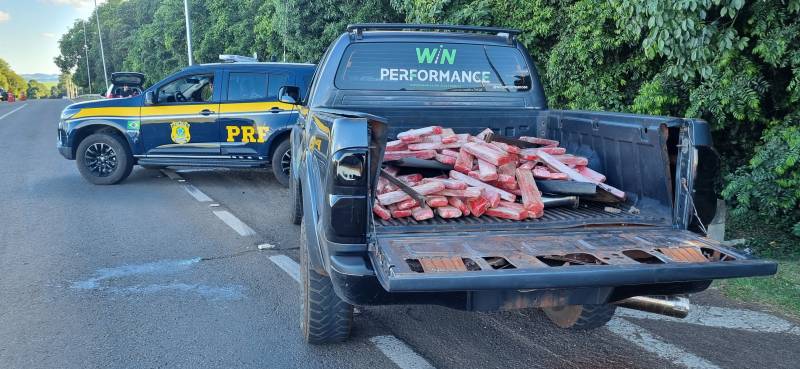 PRF prende dois traficantes com quase 100 quilos de maconha e duas armas em caminhonete paraguaia