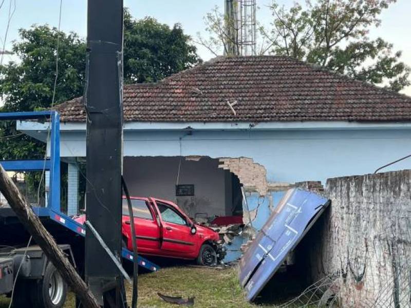 Irmãs de 22 e 26 anos morrem após carro em que estavam sair da pista e invadir casa em São Leopoldo