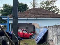 Irmãs de 22 e 26 anos morrem após carro em que estavam sair da pista e invadir casa em São Leopoldo