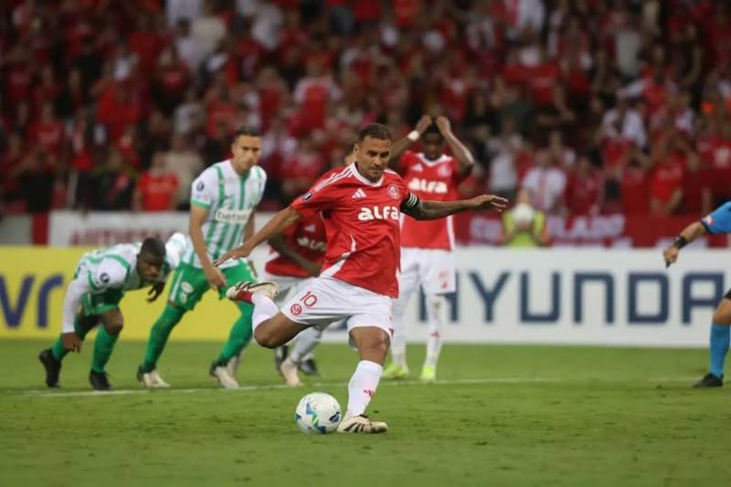 Inter vence o Atlético Nacional e assume liderança do Grupo F da Libertadores