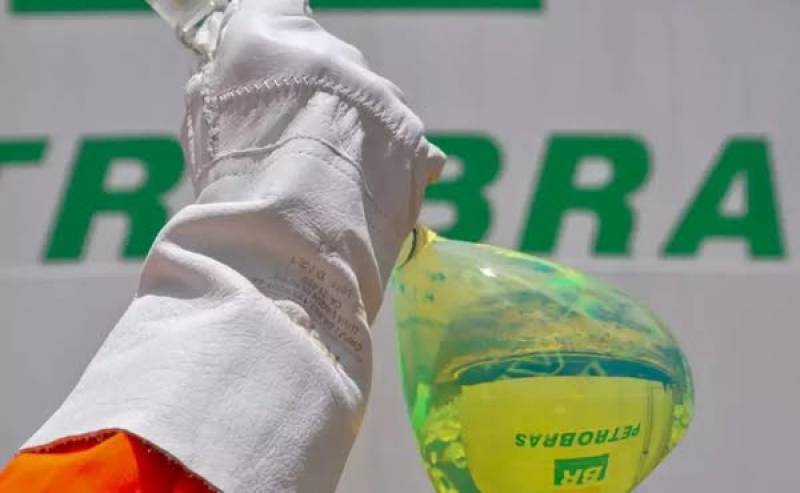Preço do diesel nos postos cai menos que o esperado após corte da Petrobras