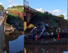 Caminhão cai da ponte do Rio Potiribu em Ijuí e deixa motorista ferido