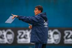 Grêmio anuncia saída de Gustavo Quinteros após derrota para o Mirassol