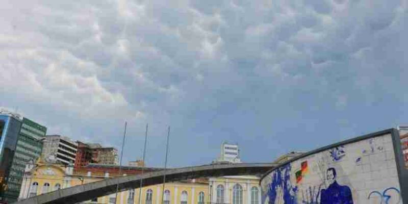 Quinta-feira terá céu encoberto e chance de chuva em parte do RS; confira a previsão