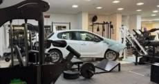 Carro invade academia no centro de Ibirubá