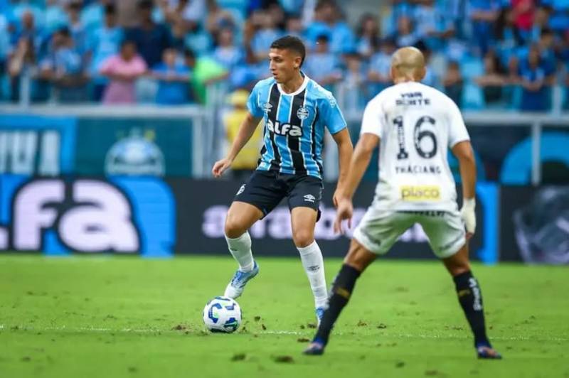 Brasileirão: na Arena, Grêmio vence o Santos por 1 a 0 e deixa a zona de rebaixamento