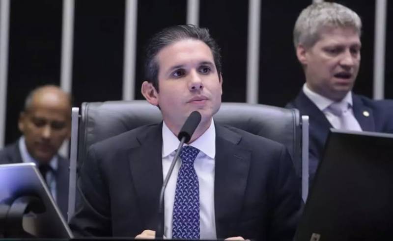 Presidente da Câmara dos Deputados espera reunião com o governo, mas pode pautar a revogação do IOF 