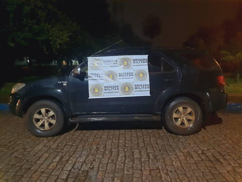  Brigada Militar prende dupla e recupera veículo após roubo a residência em Panambi