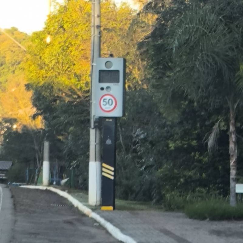 Pardal próximo ao Museu a Céu Aberto, no Bairro Kuhn, passa a operar com novo limite de velocidade