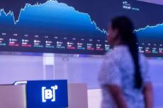 Bolsa brasileira bate novo recorde histórico e dólar cai ao menor valor em mais de um ano
