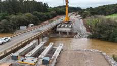 VIASUL realiza operação de içamento de vigas na nova ponte sobre o Rio Jacuí, em Tio Hugo