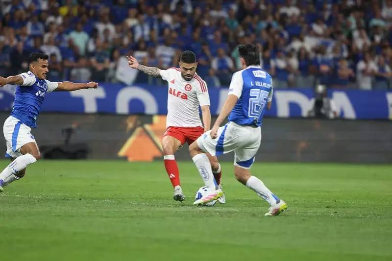 No Mineirão, Inter perde de 2 a 1 para o Cruzeiro na 21ª rodada do Brasileirão